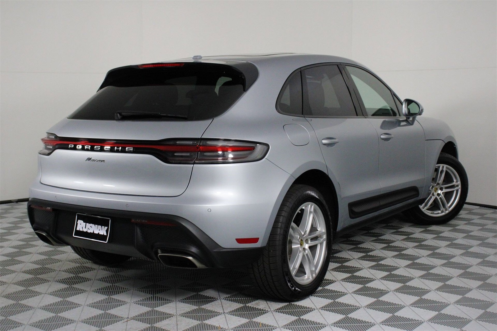 2025 Porsche Macan photo 7
