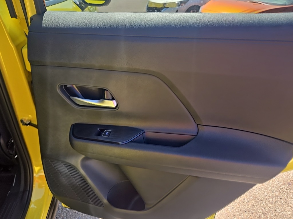 2026 Nissan Kicks SR photo 26
