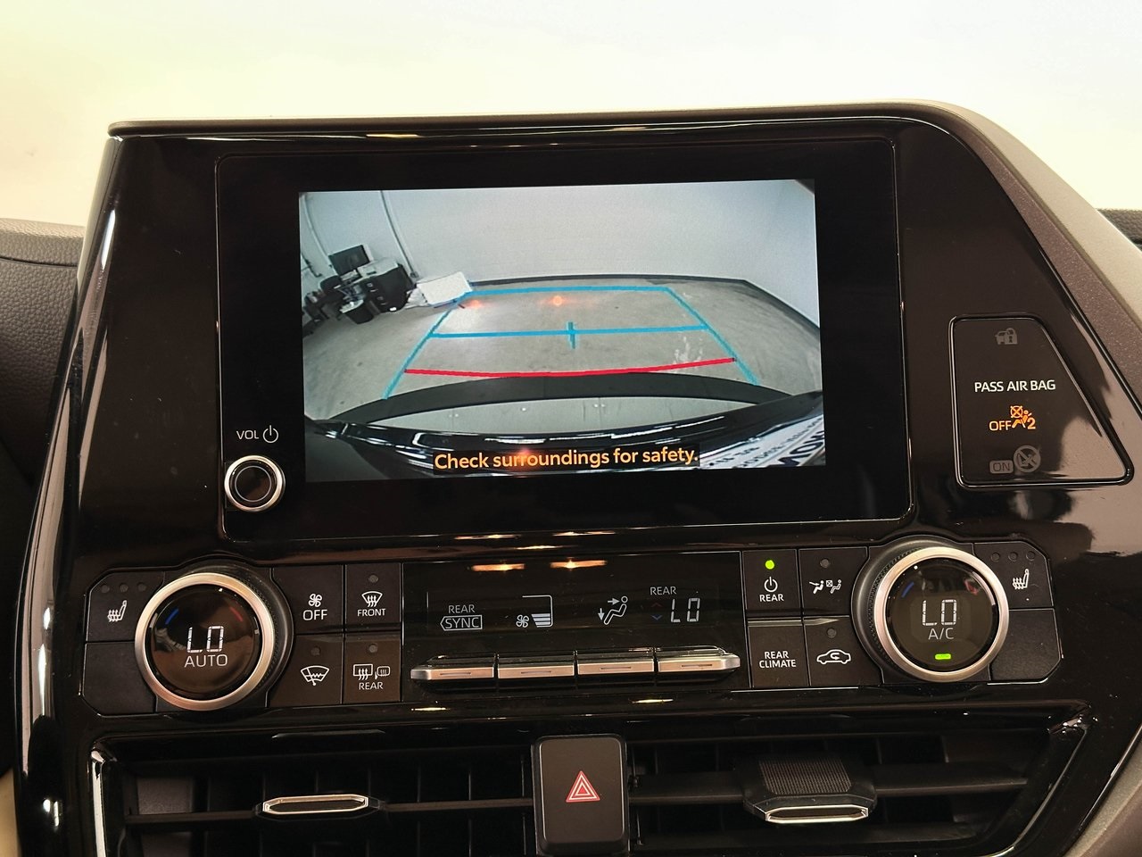 2024 Toyota Highlander Hybrid XLE photo 8