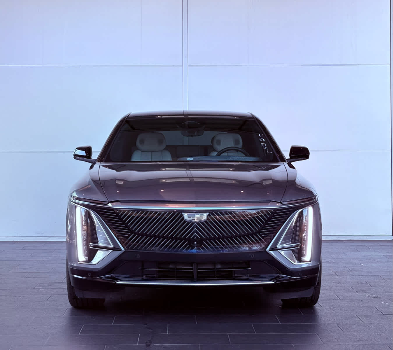 2023 Cadillac Lyriq Luxury photo 2
