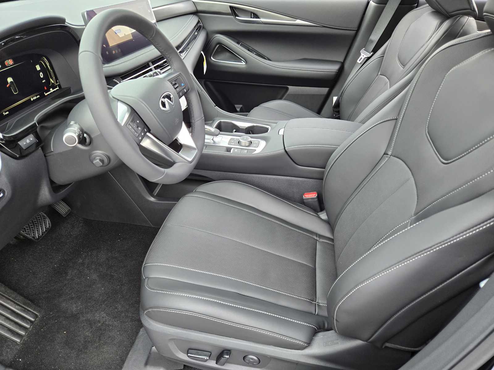 2026 Infiniti QX60 Luxe photo 6