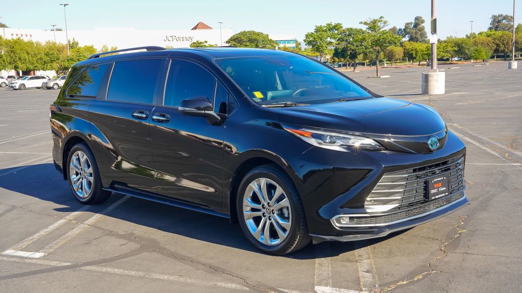 2022 Toyota Sienna Platinum photo 4