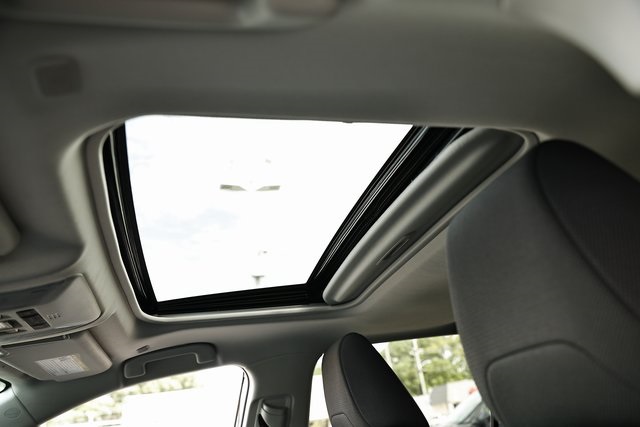 2024 Toyota RAV4 Hybrid XLE photo 18
