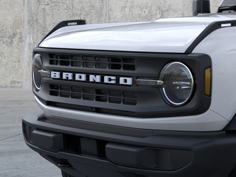 2025 Ford Bronco Base photo 16