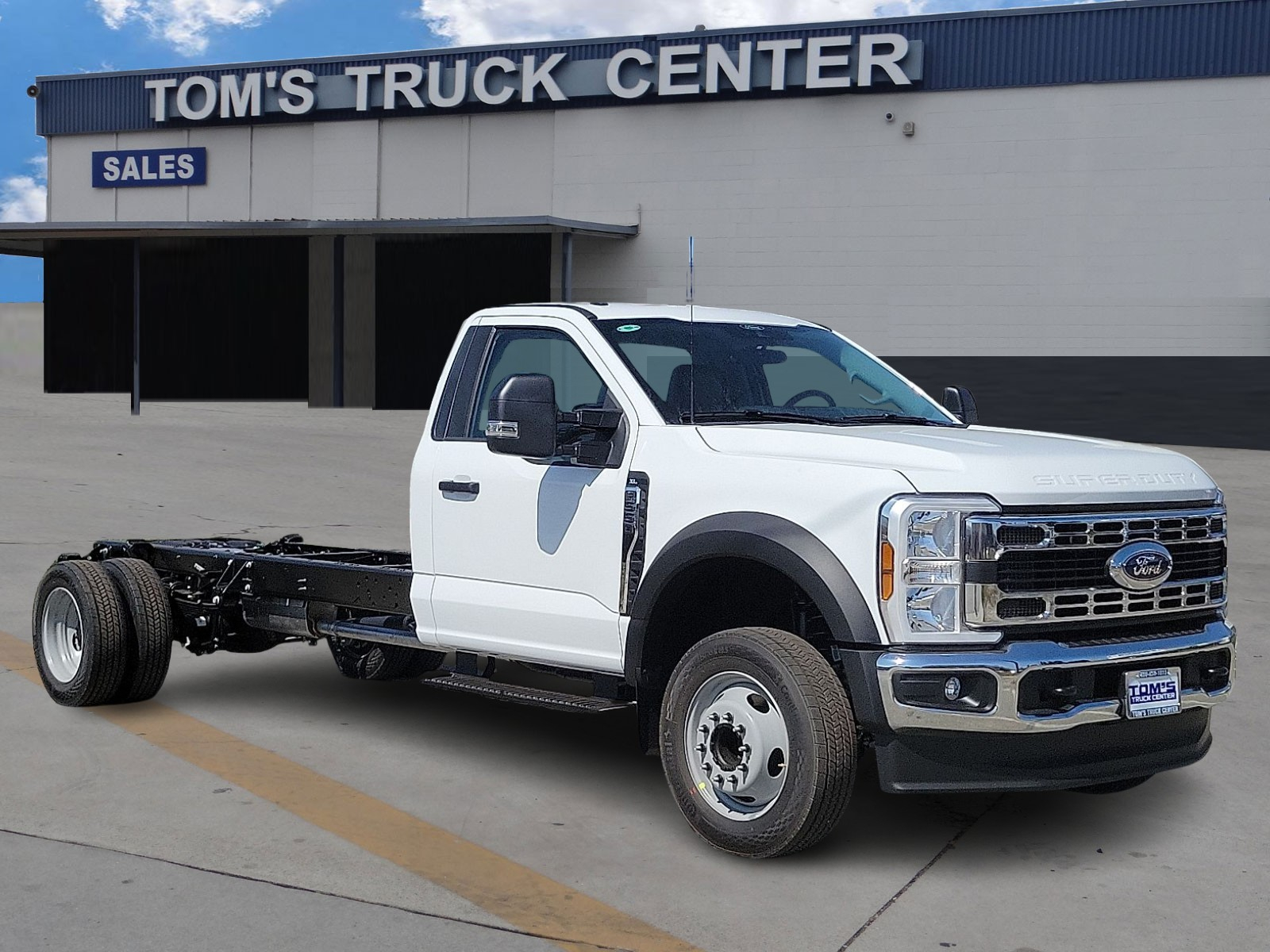 2025 Ford F-550 Super Duty Chassis Cab XL's photo