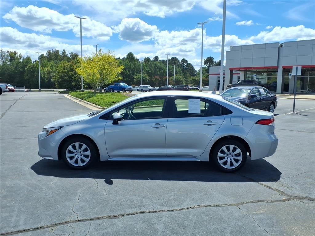 2025 Toyota Corolla Hybrid LE photo 2