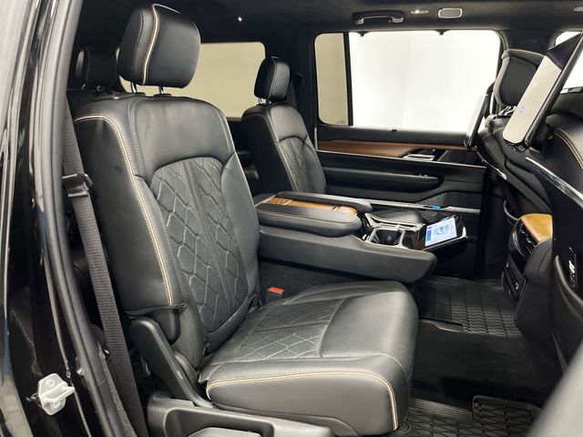 2022 Jeep Grand Wagoneer III photo 31
