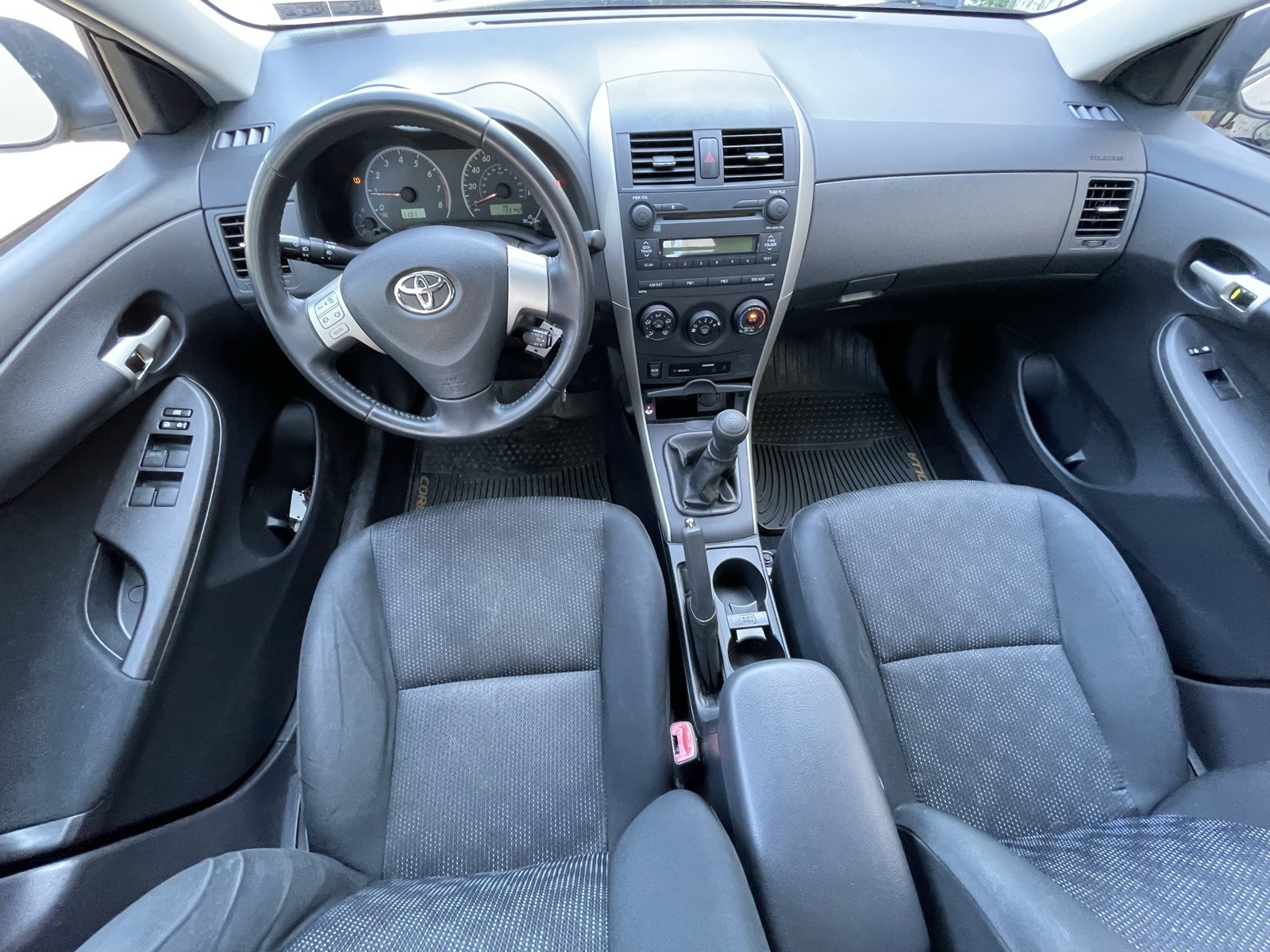 2009 Toyota Corolla S photo 2