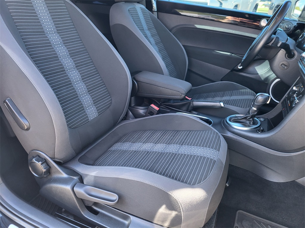 2014 Volkswagen Beetle R-Line photo 27
