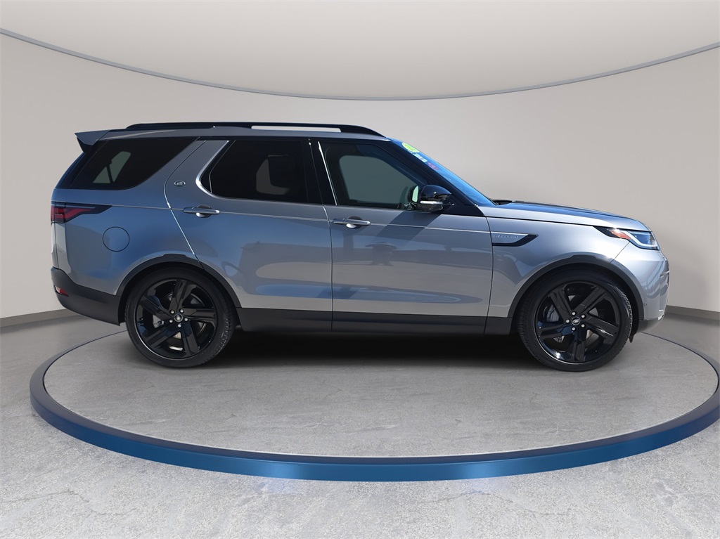 2025 Land Rover Discovery S photo 3