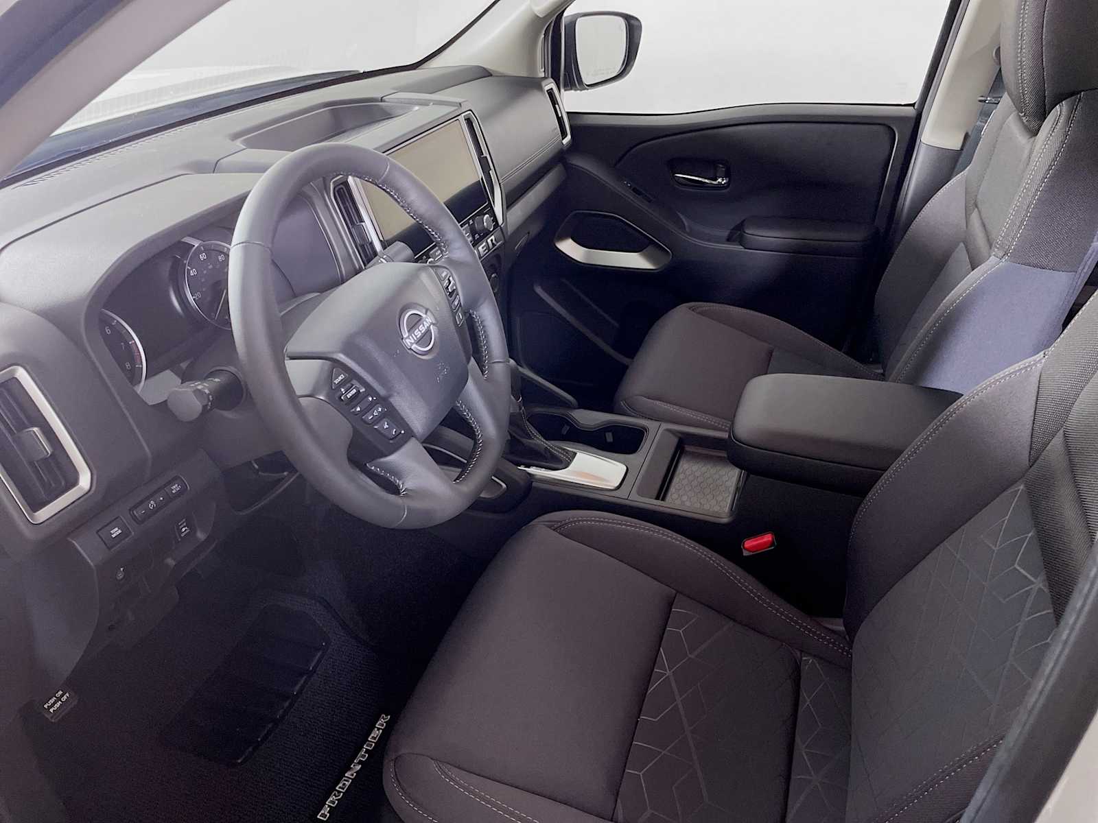 2025 Nissan Frontier SV photo 7