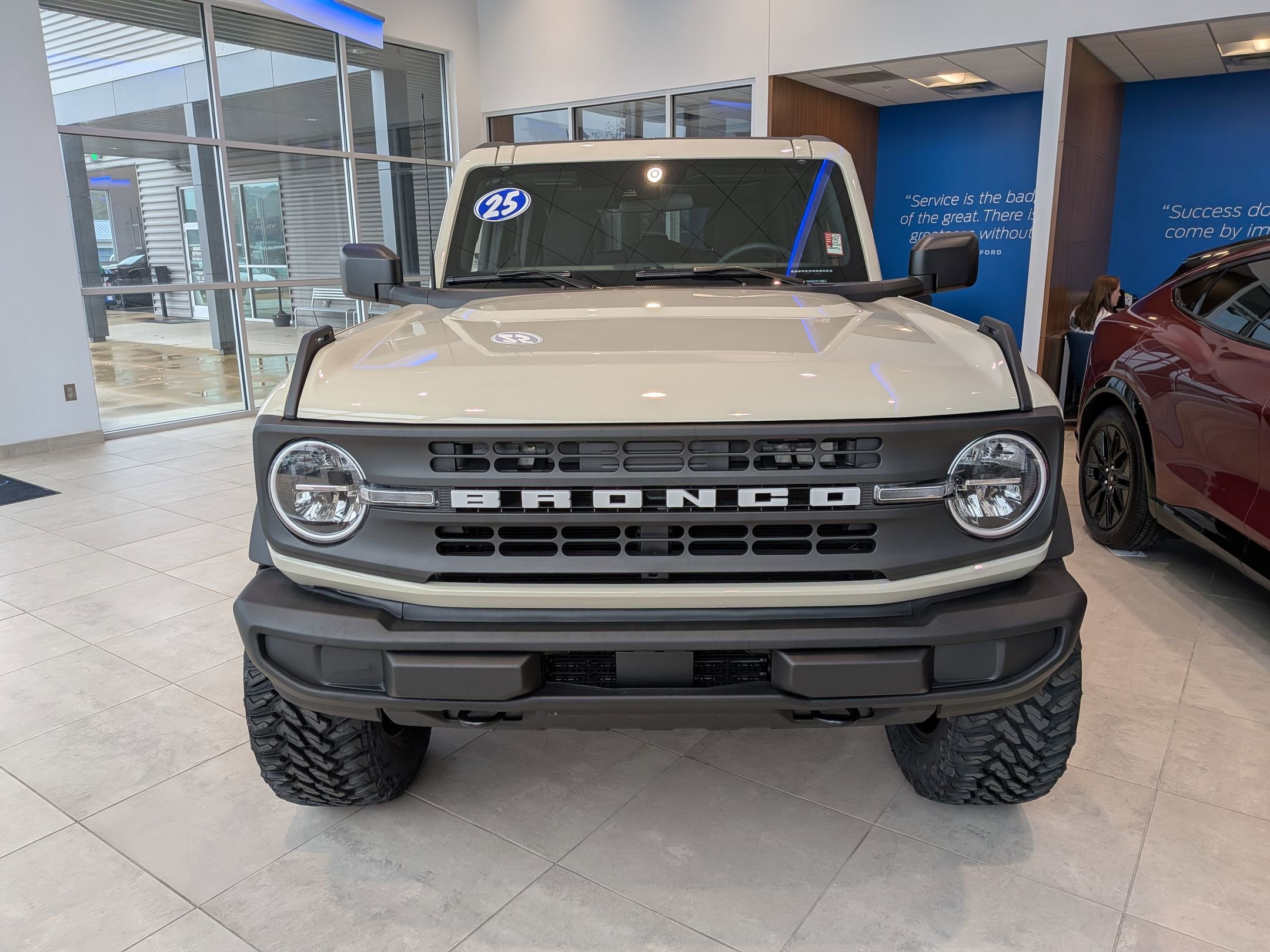 2025 Ford Bronco Base photo 4