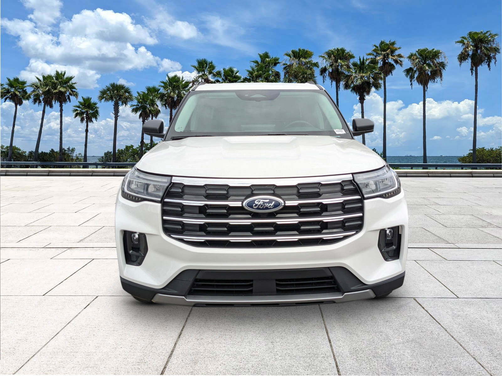 2025 Ford Explorer photo 3