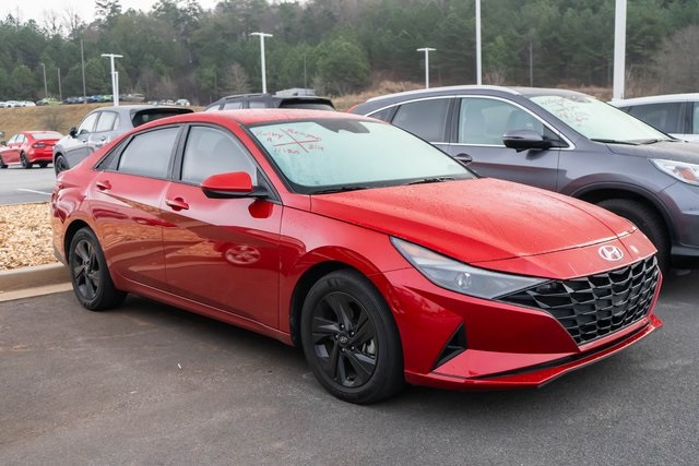 2023 Hyundai Elantra SEL photo 3