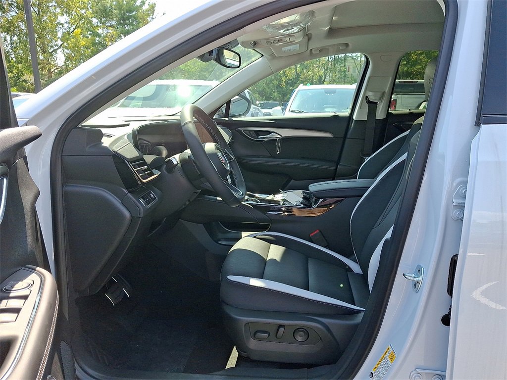 2025 Buick Envision Sport Touring photo 7