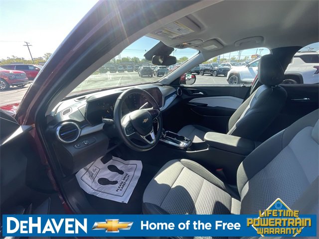 2024 Chevrolet Trax LT photo 2