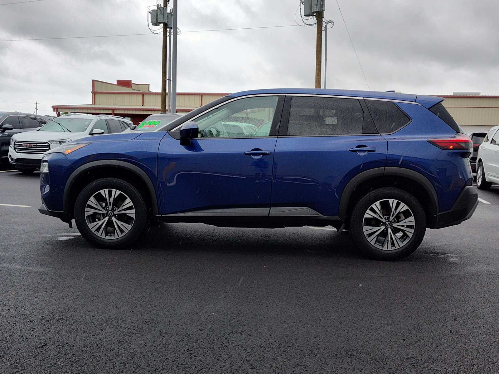 2023 Nissan Rogue SV photo 3