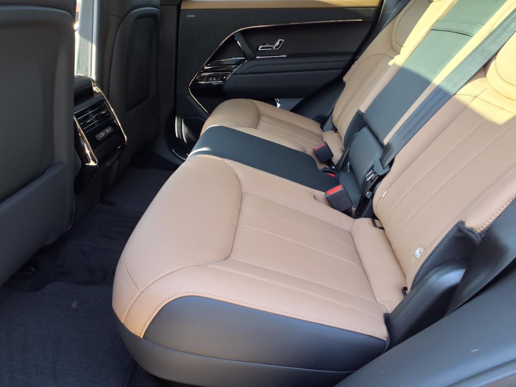 2025 Land Rover Range Rover Sport SE photo 5