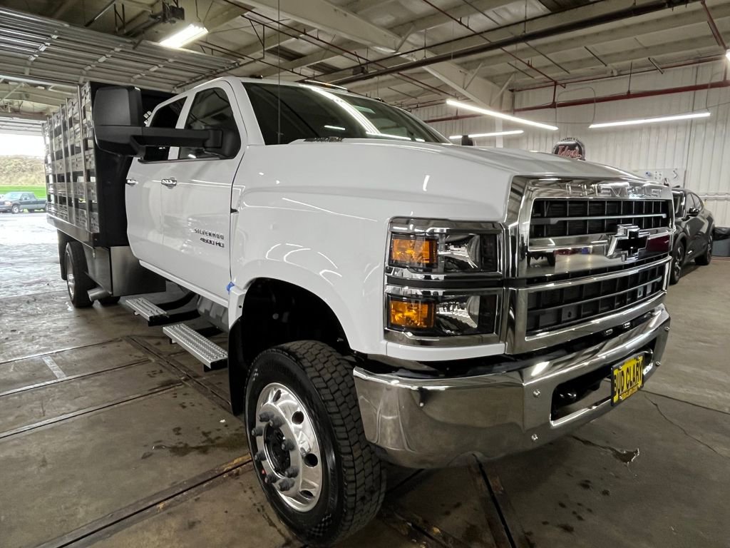 2025 Chevrolet Silverado 4500HD Work Truck photo 2