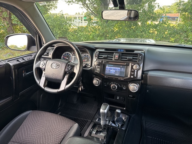 2018 Toyota 4Runner TRD Off-Road photo 13