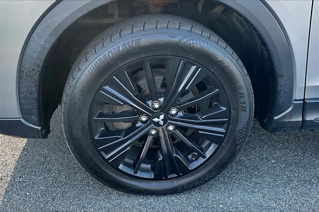 2019 Mitsubishi Eclipse Cross LE photo 7