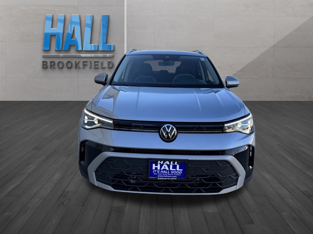 2025 Volkswagen Taos SE photo 2