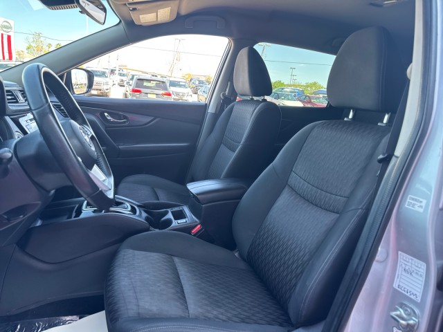 Used 2020 Brilliant Silver Metallic Nissan SV image 28