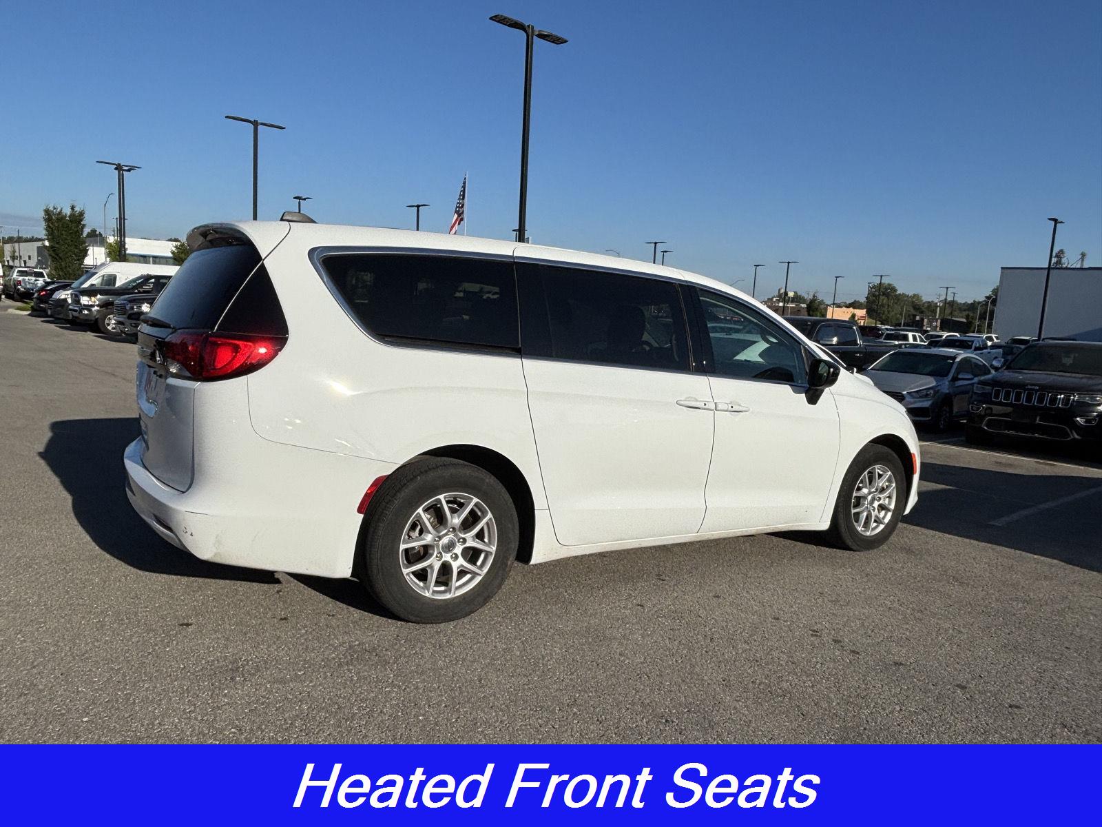 2024 Chrysler Voyager LX photo 4