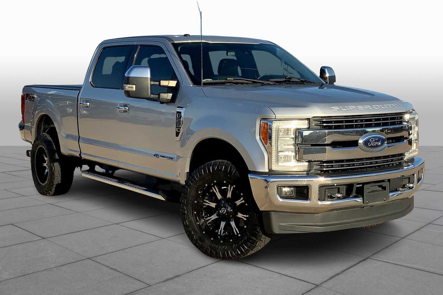 2018 Ford F-250 Lariat photo 2