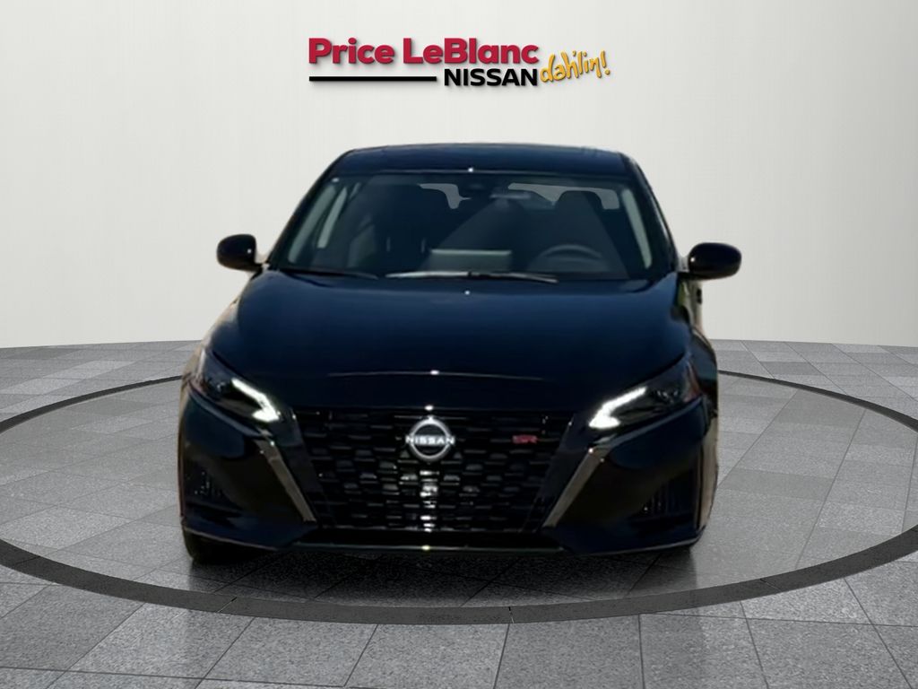 2025 Nissan Altima SR photo 3