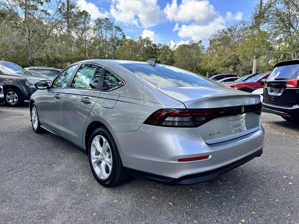 2025 Honda Accord LX photo 4