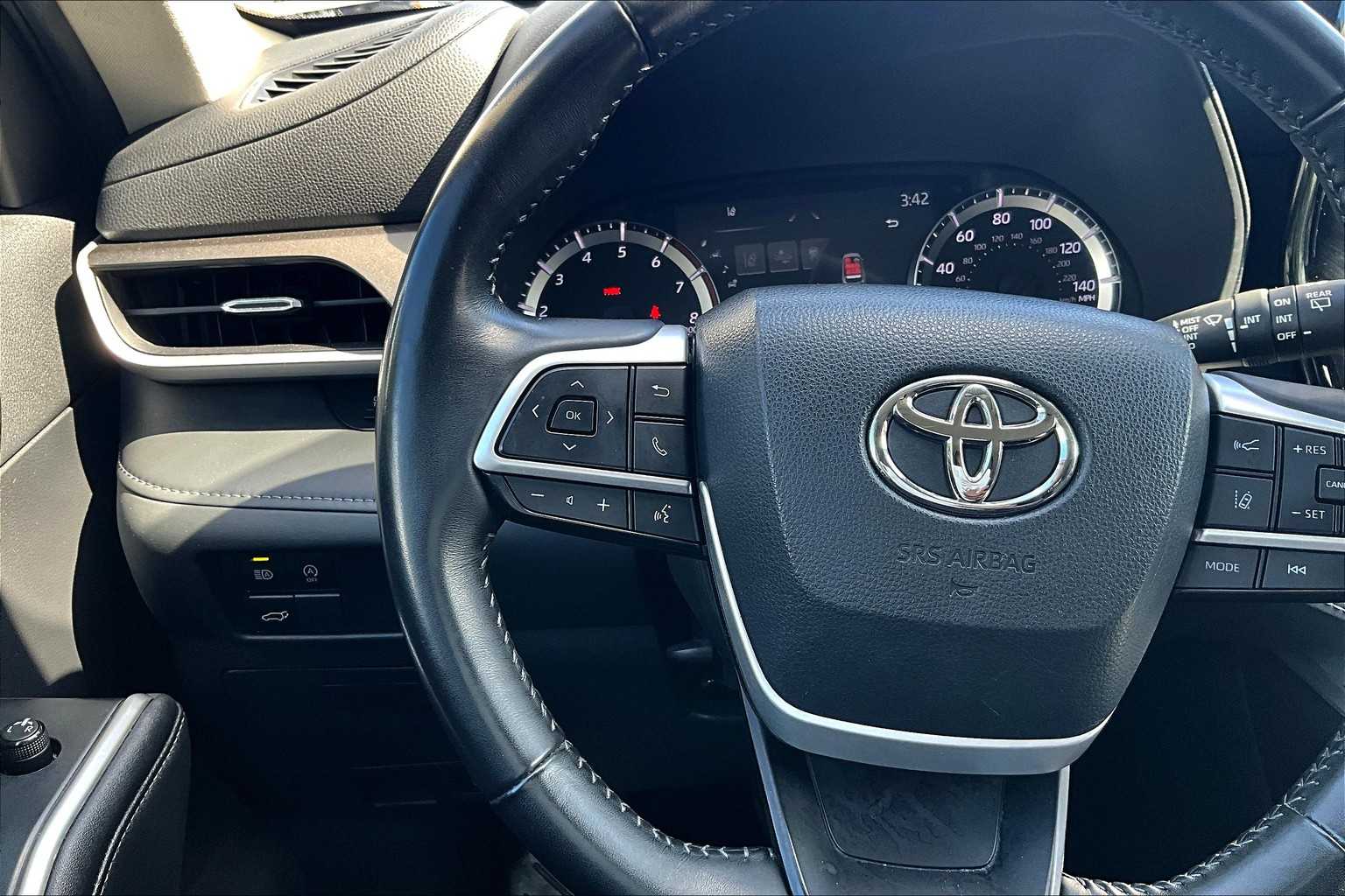 2023 Toyota Highlander LE photo 22