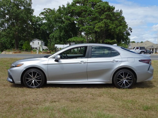 2024 Toyota Camry SE photo 4