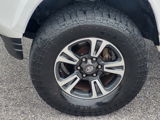 2017 Toyota Tacoma TRD Off-Road photo 9
