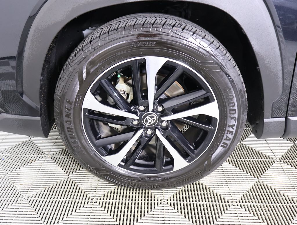 2024 Toyota Corolla Cross Hybrid XSE photo 2