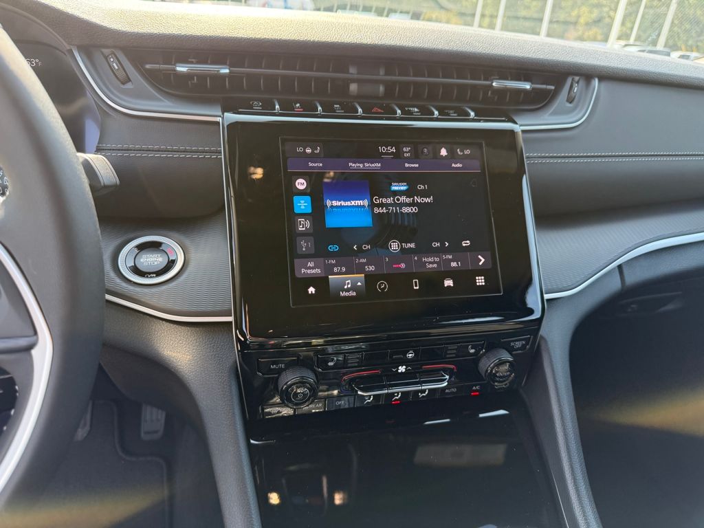 2025 Jeep Grand Cherokee Altitude photo 17