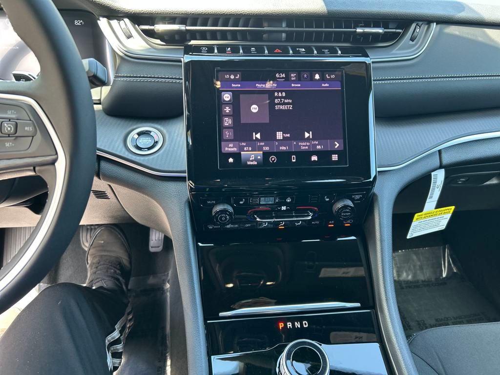 2025 Jeep Grand Cherokee Laredo X photo 14