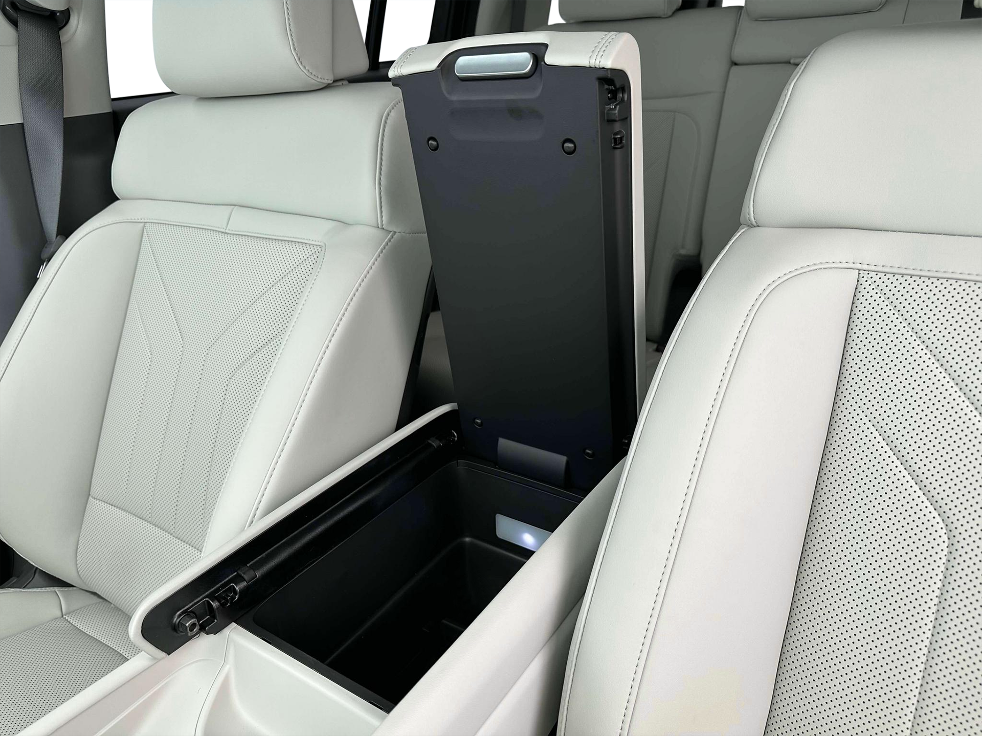 New 2025 White Hyundai SEL FWD image 18