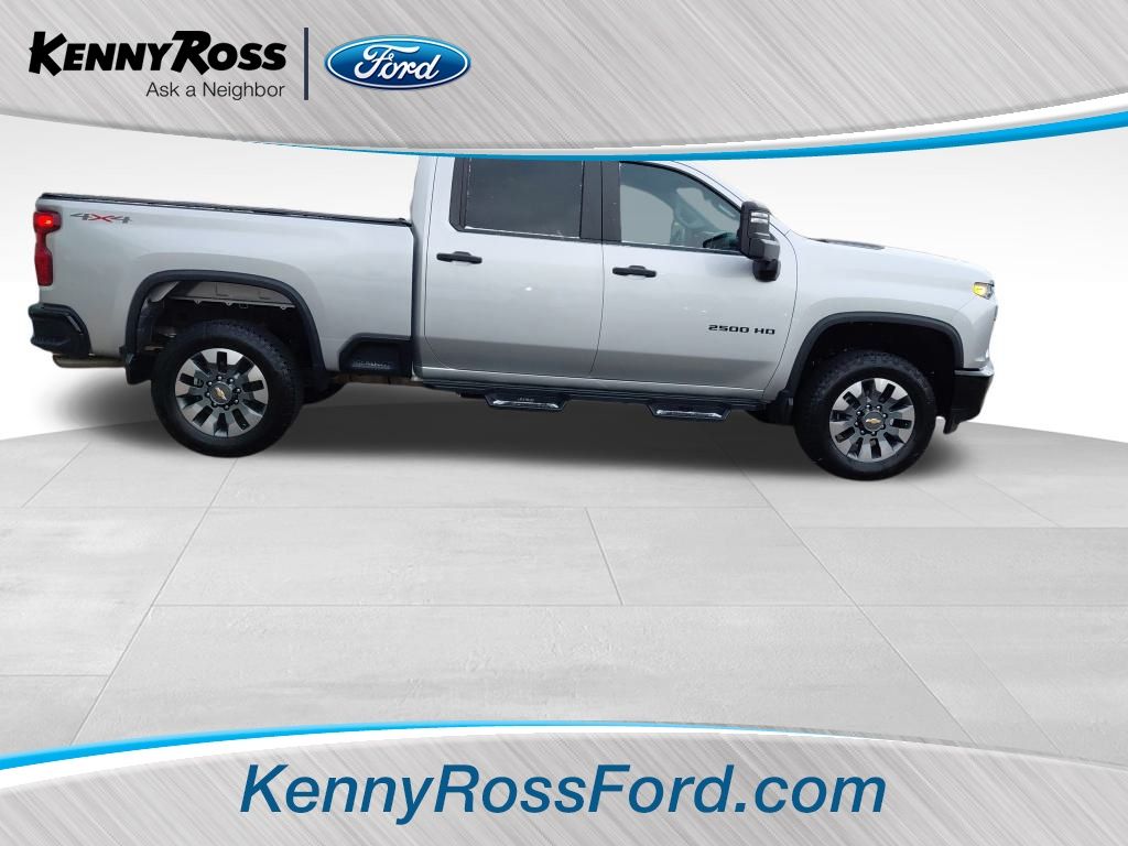 2023 Chevrolet Silverado 2500HD Custom's photo