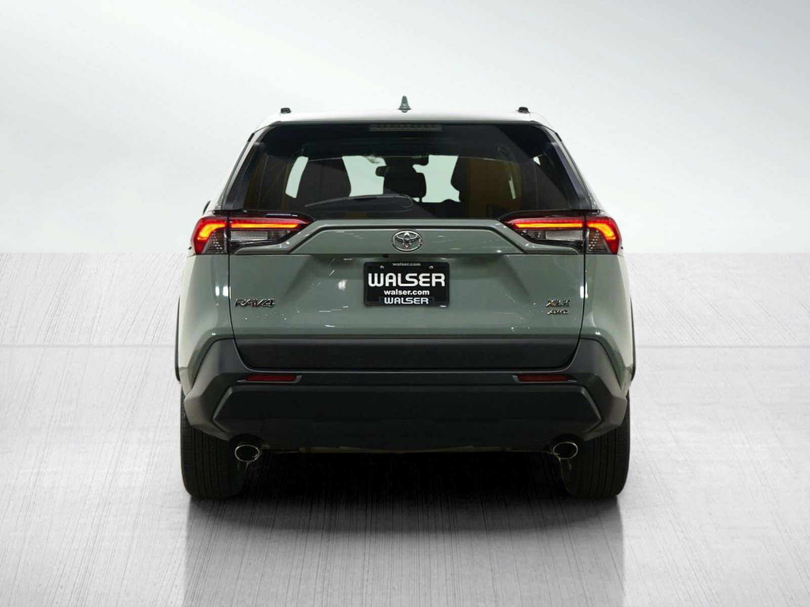 2019 Toyota RAV4 XLE photo 3