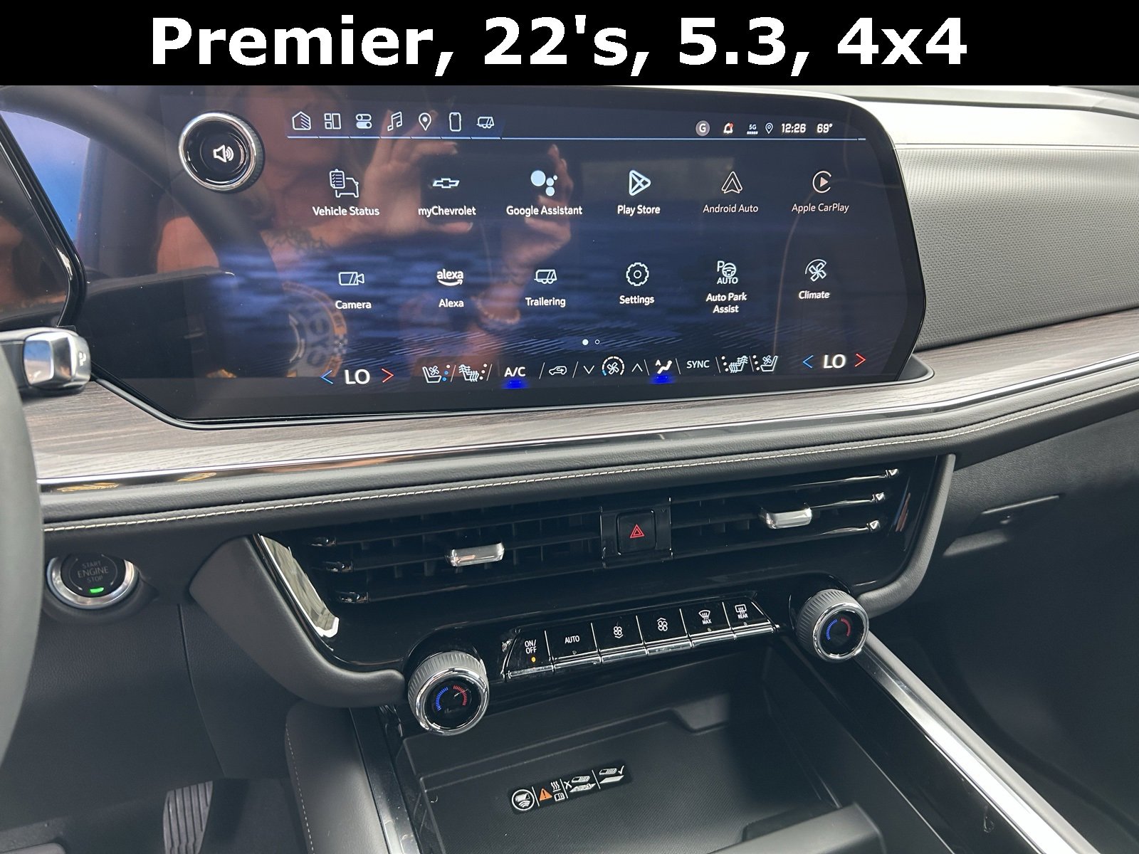 2025 Chevrolet Suburban Premier photo 18