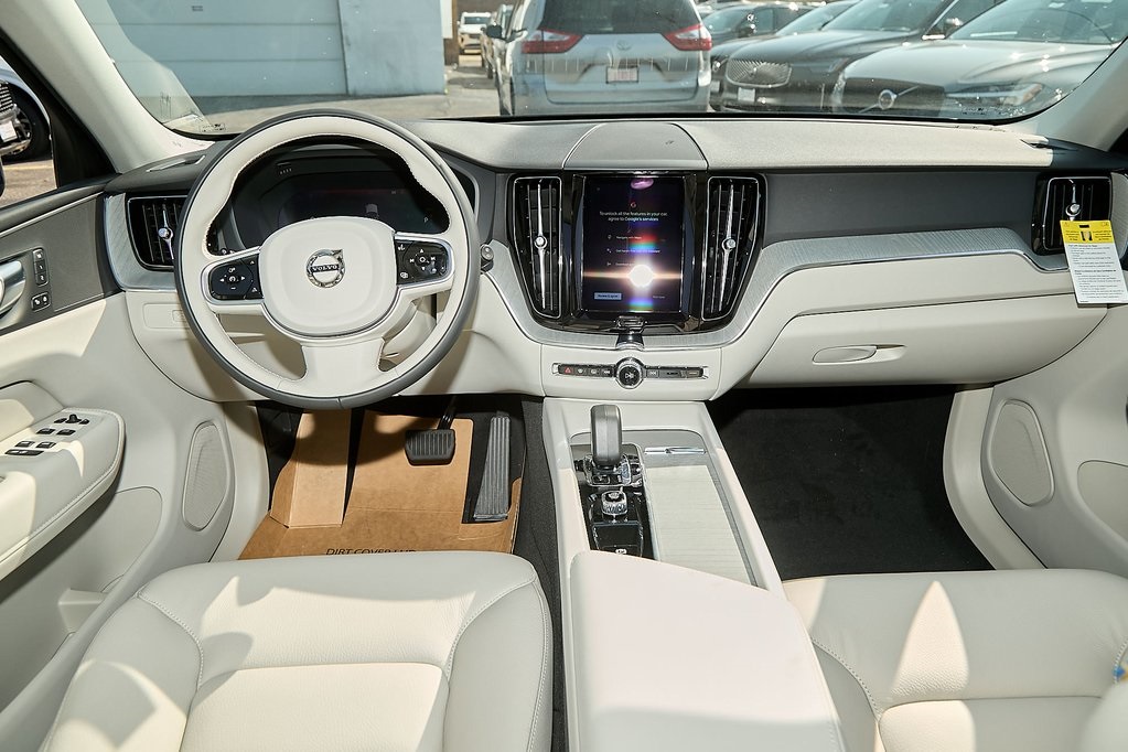2025 VOLVO XC60 - Image 18