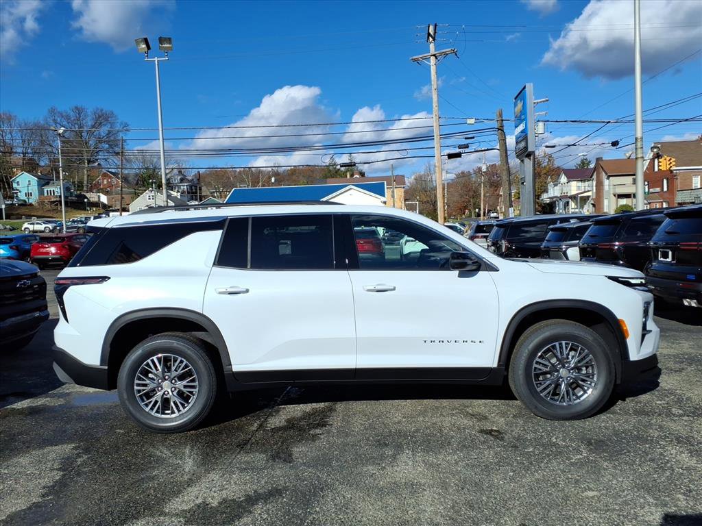 2026 Chevrolet Traverse photo 2