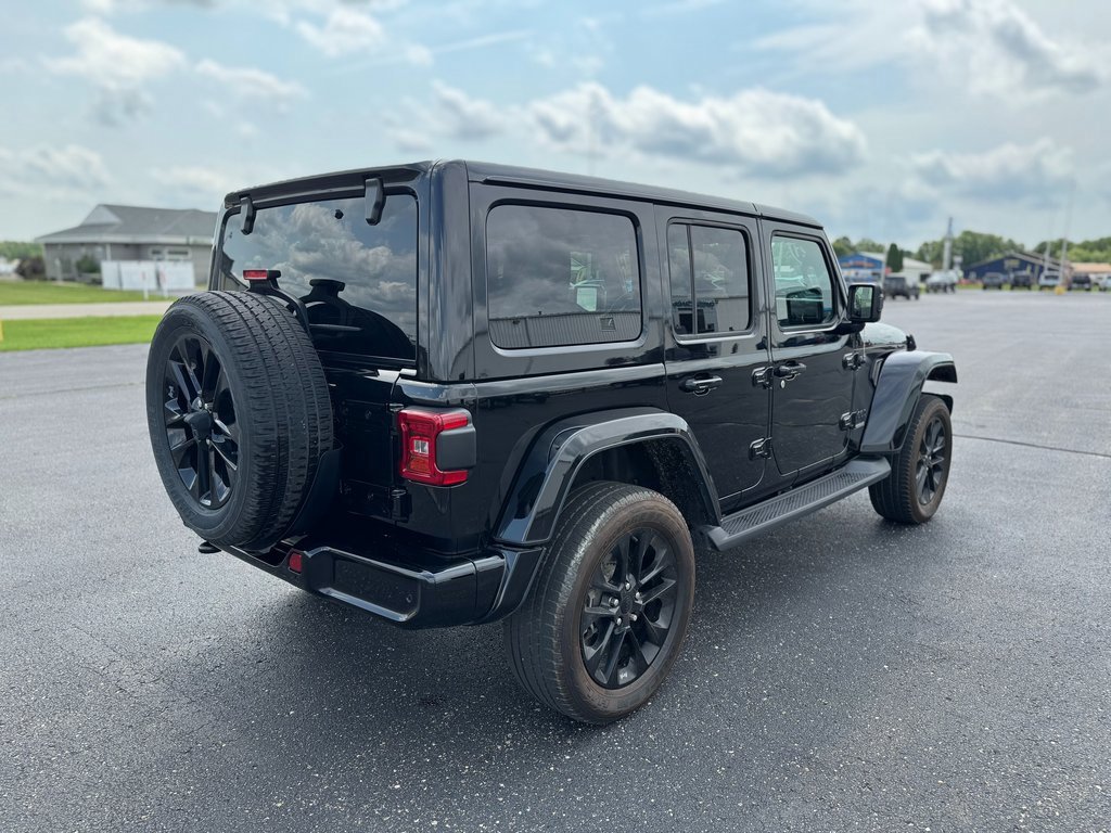 2021 Jeep Wrangler Unlimited Sahara High Altitude photo 5