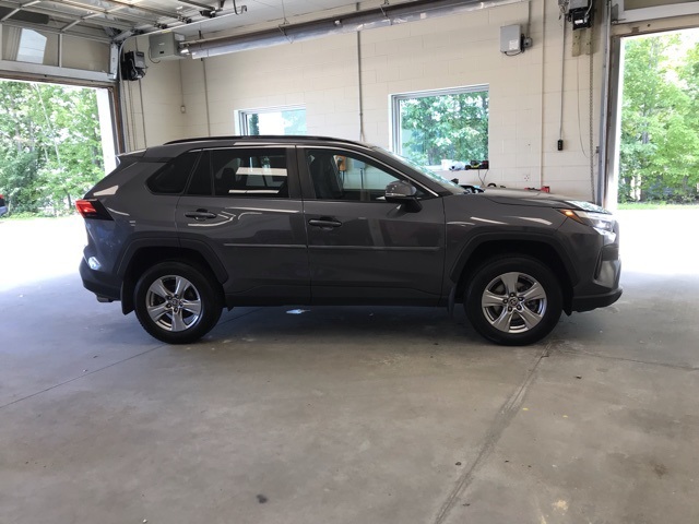 2023 Toyota RAV4 XLE photo 2
