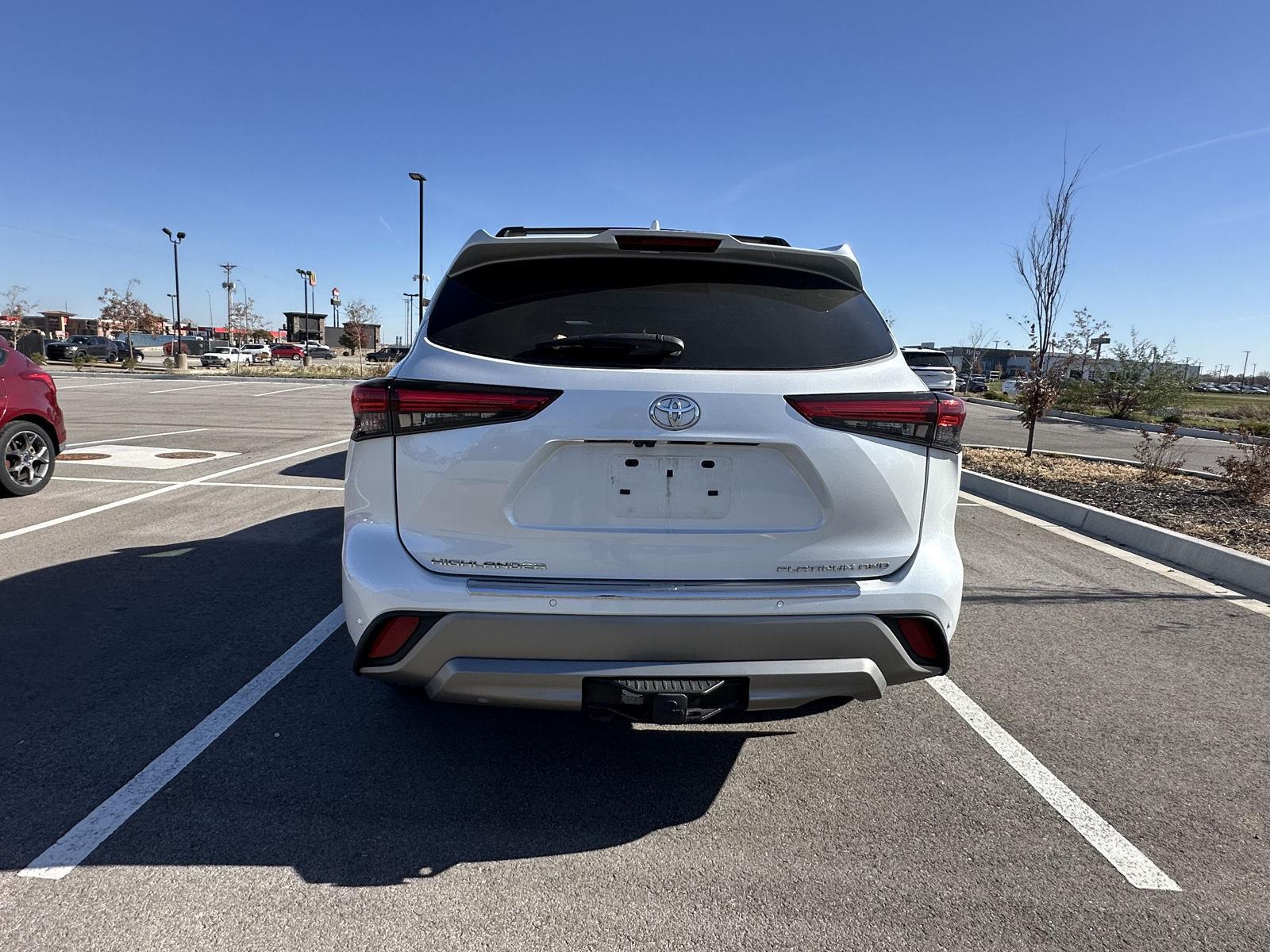 2022 Toyota Highlander Platinum photo 3