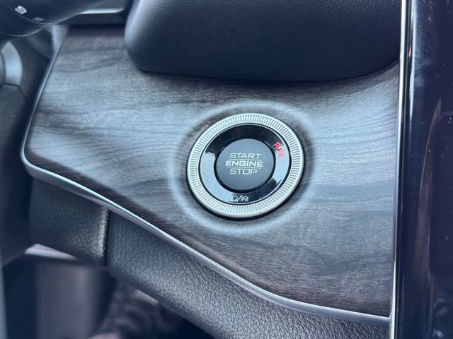 2023 Jeep Grand Cherokee Overland photo 15