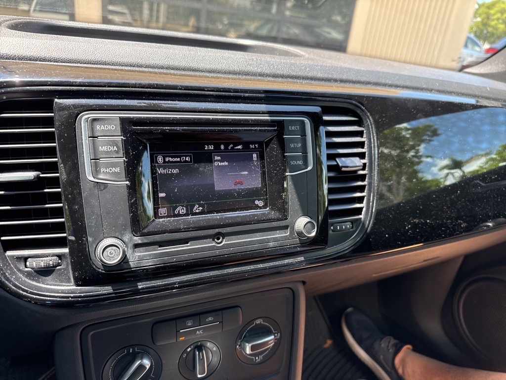 2019 Volkswagen Beetle S photo 4