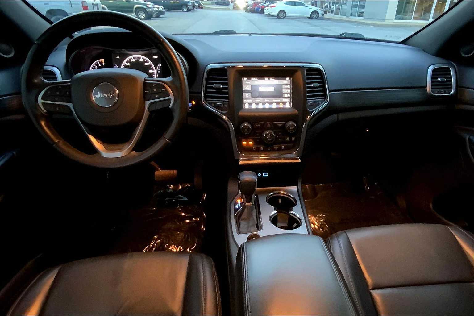 2021 Jeep Grand Cherokee Laredo E photo 12