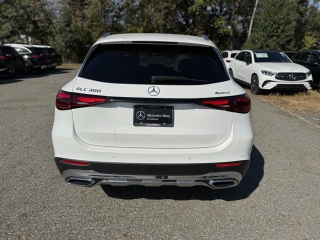 2026 Mercedes Benz GLC 300 4MATIC photo 3